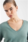 Трикотажный топ с V-образным вырезом артикул 152906680