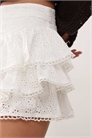 Мини-шорты с рюшами в стиле «бродери» артикул 141307534