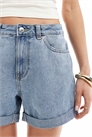 Широкие джинсовые шорты с отворотами артикул 142805111