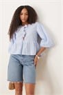 Блузка средней длины с короткими рукавами и бантиком спереди артикул 141737546