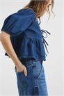 Топ из денима с буффами артикул 140913764