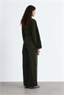 Комбинезон из вельвета с поясом и объемными рукавами артикул 151746460