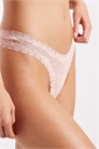Стринги с кружевом в форме сердца артикул 148998317