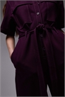 Комбинезон с широкими штанинами из эластичного материала, завязкой на талии и функциональными карманами артикул 141734366
