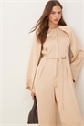 Комбинезон с полупоясом и разрезами на рукавах бежевого цвета артикул 141303115