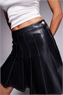 Мини-юбка из искусственной кожи с контрастной отстрочкой и складками артикул 148078653