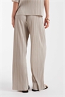 Брюки с широкими брючинами и плиссировкой артикул 153146779