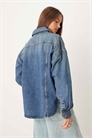 Джинсовая рубашка с акцентами на швах артикул 148610652