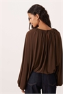 Блузка с длинными рукавами и драпировкой, коричневого цвета артикул 154169367