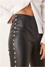 Брюки-клёш из искусственной кожи с заклепками артикул 153669096