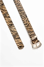 Кожаный пояс с тигровым принтом на талии и бедрах, с овальной пряжкой артикул 141379096