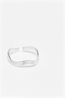 Кольцо с тремя волнообразными полосками артикул 153890099