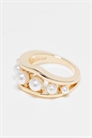 Кольцо с элементами из искусственного жемчуга артикул 144205619