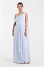 Макси-платье для подружки невесты из шифона с открытыми плечами и юбкой-парео артикул 153113243