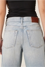 Джинсы свободного кроя с низкой посадкой артикул 154174082