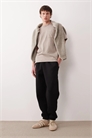 Джоггер с зауженным кроем из плотной ткани артикул 151524256