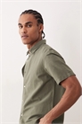Рубашка с короткими рукавами из смесовой ткани с добавлением льна артикул 153910379
