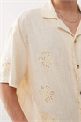 Рубашка с короткими рукавами и цветочной вышивкой артикул 141109135