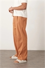 Стильные брюки из смешанного льна с широкими брючинами и двойными складками артикул 139561250