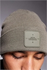 Шапка с нашивкой из трикотажа артикул 152125321