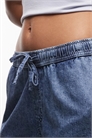 Джинсовые шорты с завязкой на талии артикул 154133311