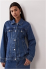 Короткая джинсовая куртка с вырезами артикул 155250091
