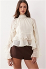Блузка с высоким воротником, длинными рукавами и оборками артикул 155576101