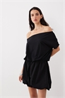 Мини-платье с открытыми плечами и буффами артикул 155407395