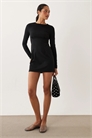 Мини-платье с длинными рукавами и декоративными швами артикул 155677218