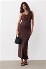 Шифоновое макси-платье с капюшоном, перекрещивающейся спинкой и атласными бретелями артикул 154137601