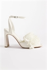 Сандалии на высоком каблуке с оборками и жемчужной отделкой от Nearlywed артикул 153891988