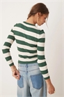 Свитер с круглым вырезом и полосками артикул 143701895