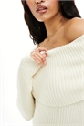 Свитер с открытыми плечами артикул 132778857