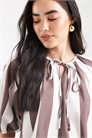 Блузка с буфчатыми рукавами и завязками артикул 147266768