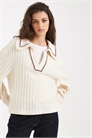 Топ с длинными рукавами и воротником, связанный «кабельной» вязкой артикул 151305050