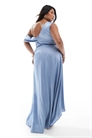 Атласное макси-платье для подружки невесты с открытыми плечами и юбкой-парео артикул 141189055