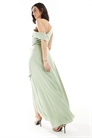 Атласное макси-платье для подружки невесты с открытыми плечами и юбкой-парео артикул 141188401