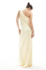 Атласное макси-платье с одним плечом для подружки невесты артикул 141108040