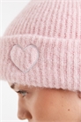 Вязаная шапка-бейсболка с вышитым сердечком артикул 148716666