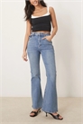 Джинсы с расклешенными штанинами артикул 142352959