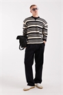 Объемный вязаный свитер в полоску артикул 156131625