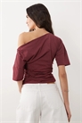 Топ с лодочным вырезом и зауженной талией артикул 156252576
