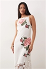 Макси-платье с воротником-лодочкой, вышивкой и вязаным крючком подолом артикул 151960406