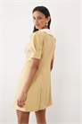 Мини-платье с контрастным воротником и пуговицами артикул 155587866