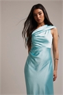 Атласное макси-платье с драпировкой на одном плече для подружки невесты артикул 154049774