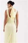 Макси-платье для подружки невесты с высоким воротником, из шифона и с завязками, желтого цвета артикул 154078810