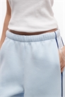 Джоггеры с широкими боковыми вставками артикул 154012329