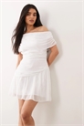 Эксклюзивное мини-платье из шифона с открытыми плечами, асимметричным подолом и сборками артикул 155230362