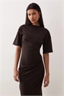 Платье-миди из футболки с боковыми сборками, шоколадного цвета артикул 152552039