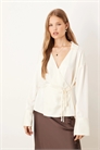 Рубашка из атласа с завязками спереди артикул 149247035